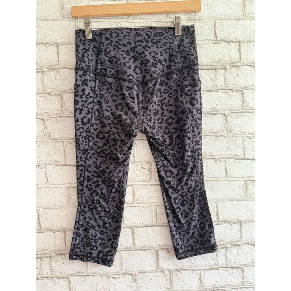 Athleta Salutation Capri size SP small petite animal print breathable - Picture 5 of 10
